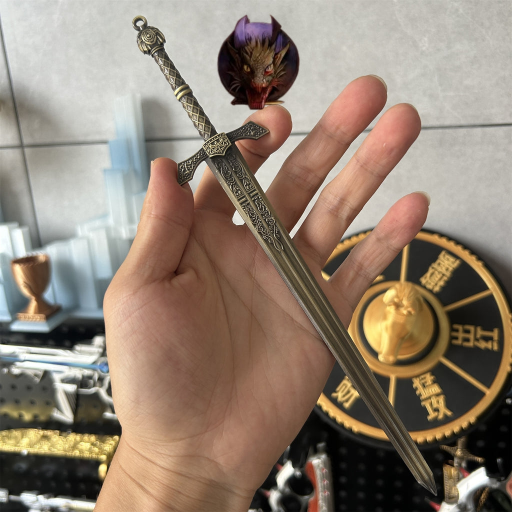 ER Game Banished Knight's Greatsword 22CM Metal Replica