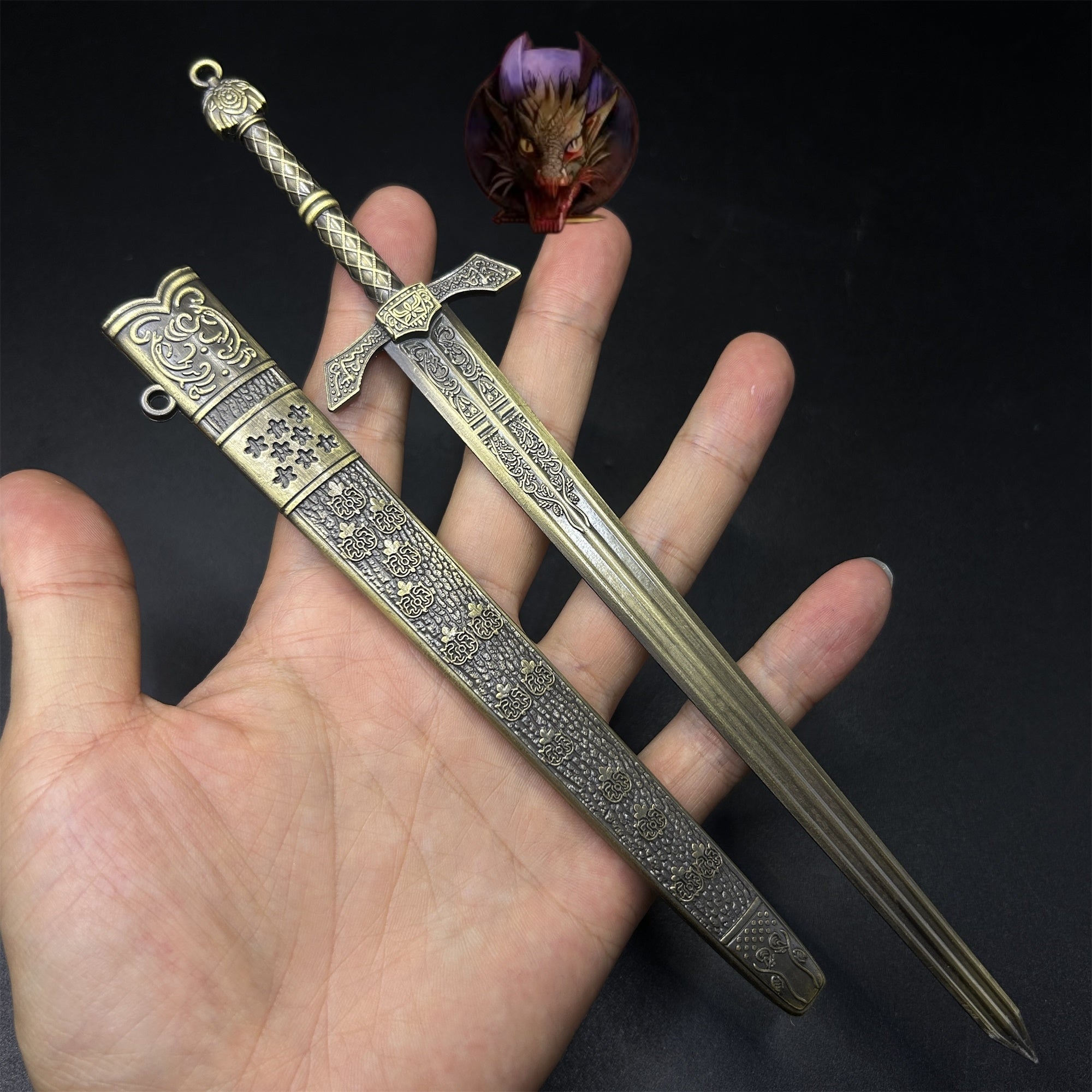 ER Game Banished Knight's Greatsword 22CM Metal Replica
