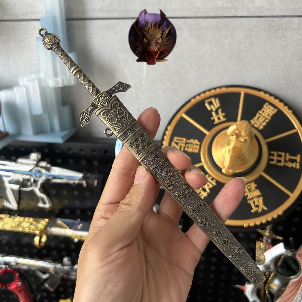 ER Game Banished Knight's Greatsword 22CM Metal Replica