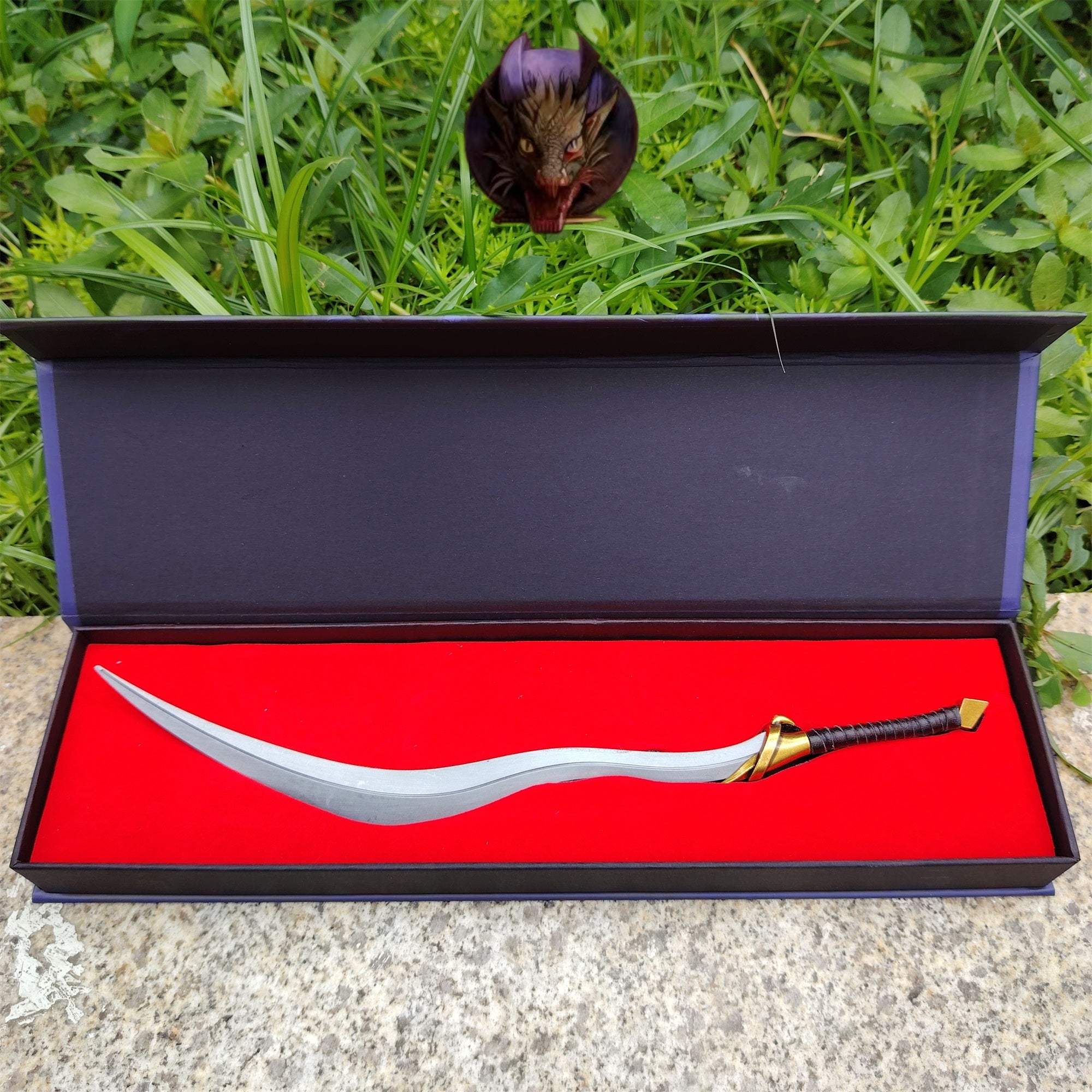 ER Bloodhound's Fang Metal Replica With Gift Box