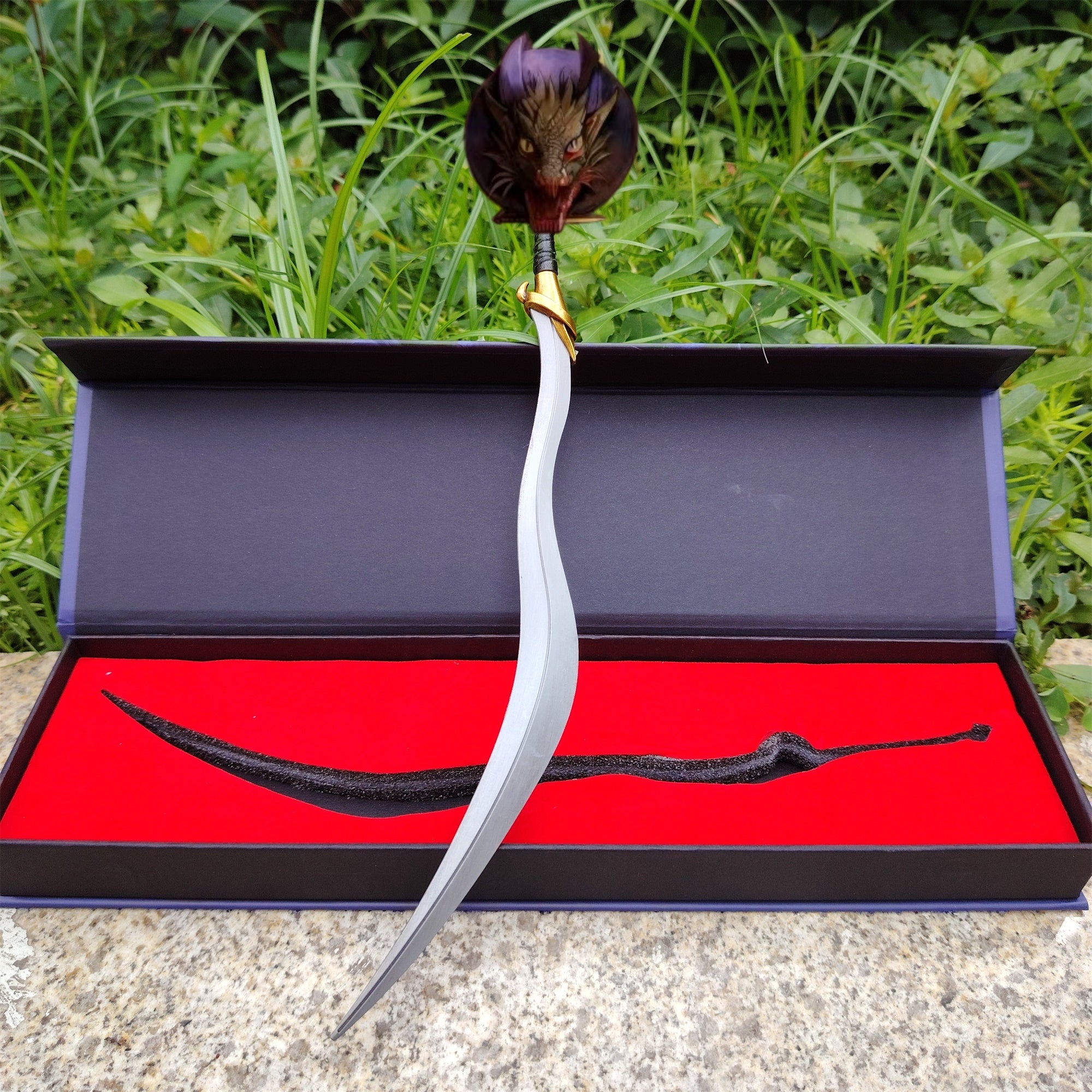 ER Bloodhound's Fang Metal Replica With Gift Box