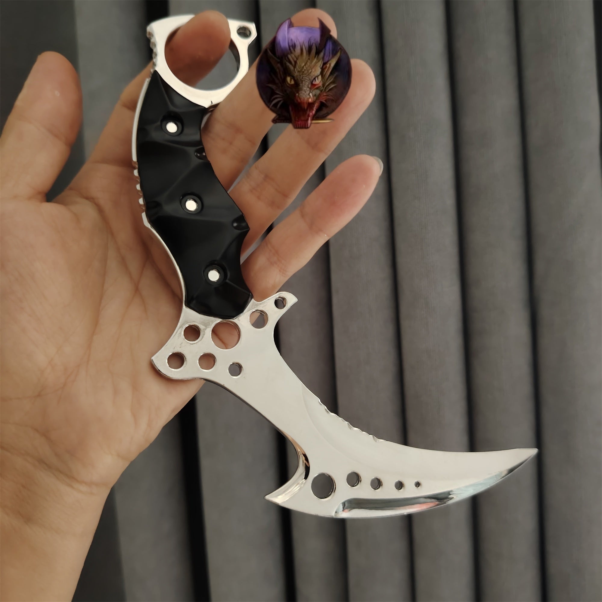 Re8 Metal Chris Karambit Metal Replica