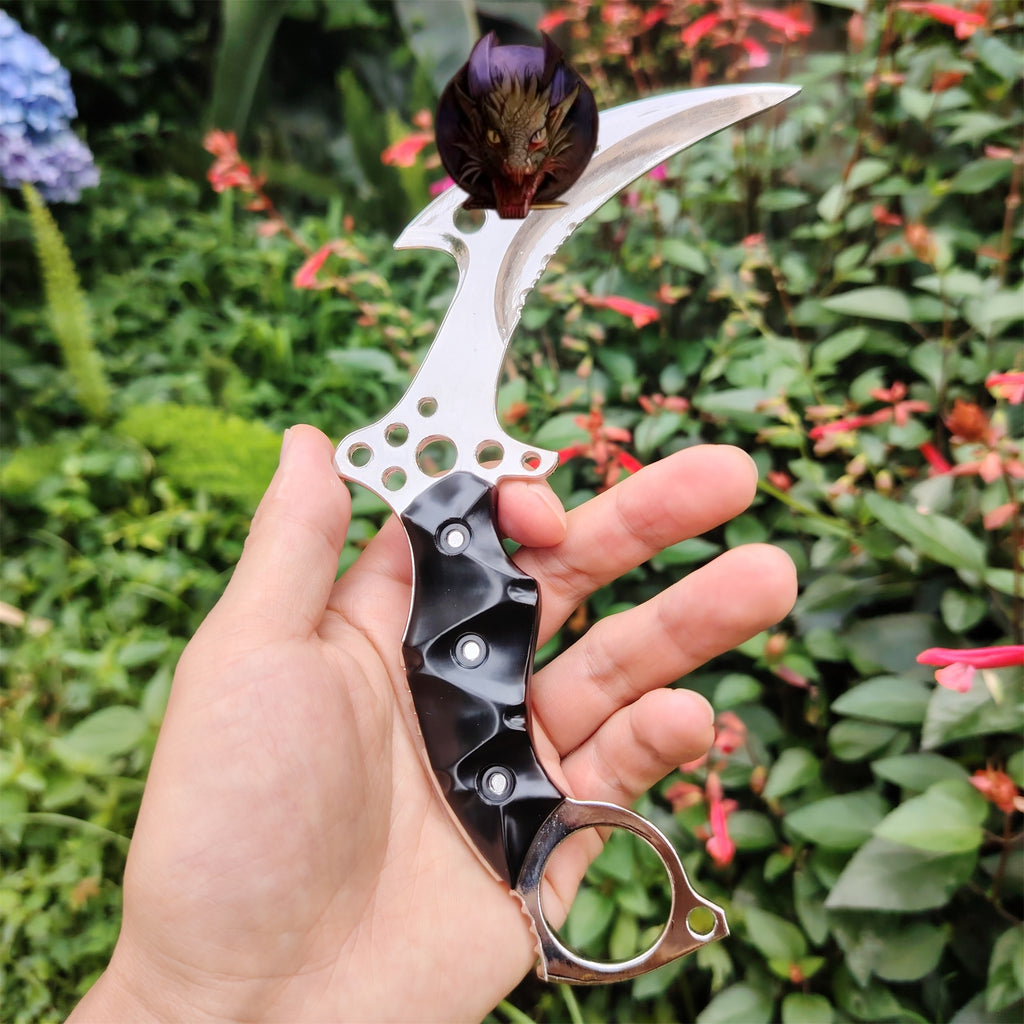 Re8 Metal Chris Karambit Metal Replica