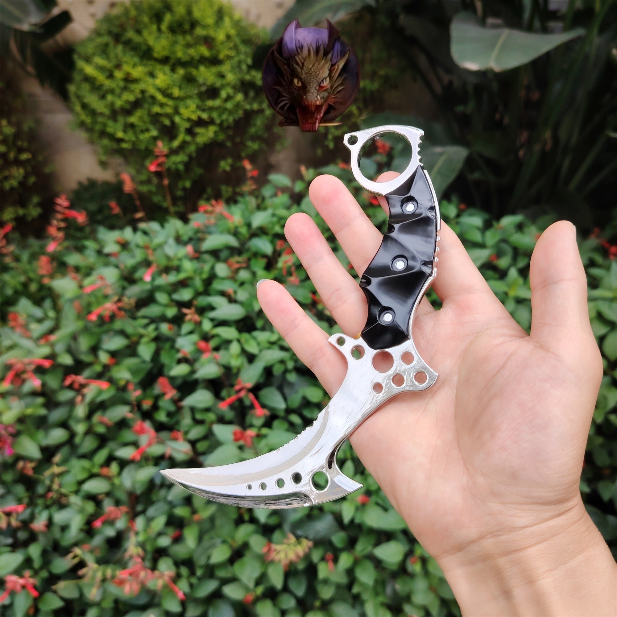Re8 Metal Chris Karambit Metal Replica