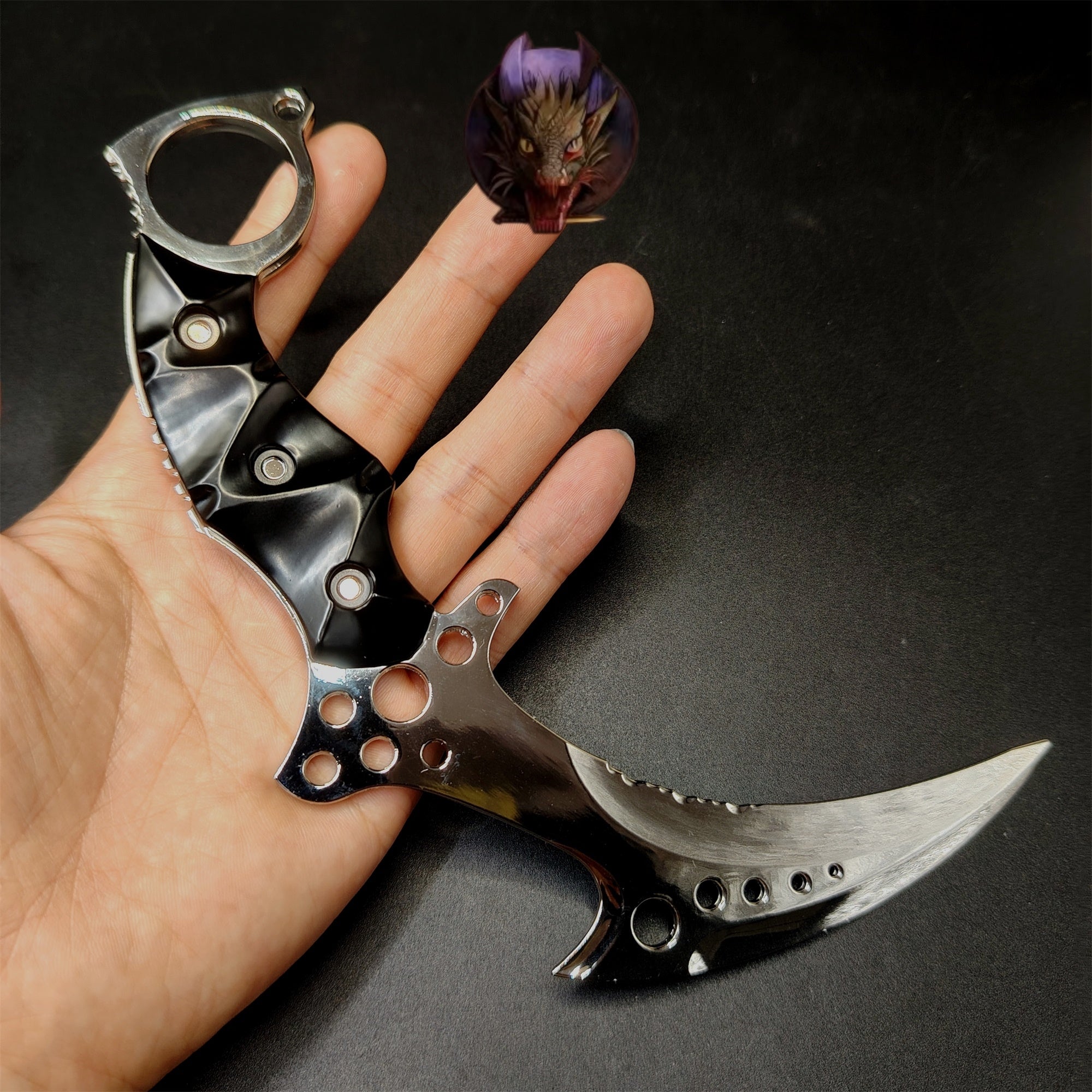 Re8 Metal Chris Karambit Metal Replica