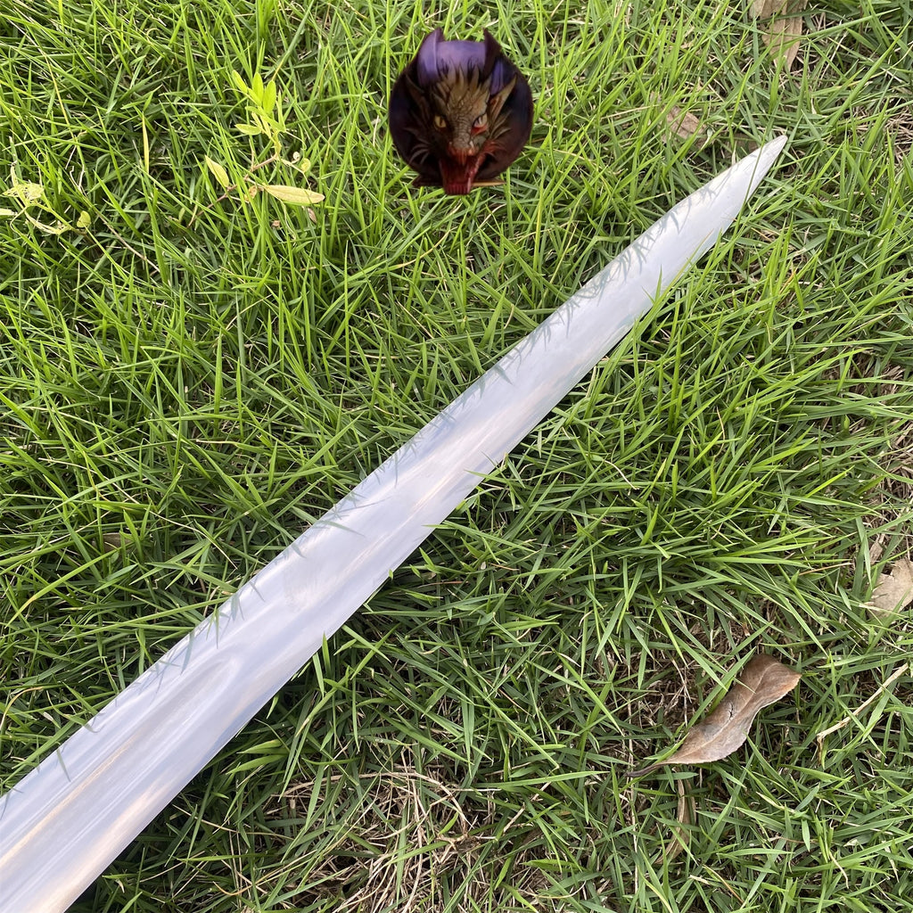 Life-size Replica Inspired By The Knight's Greatsword