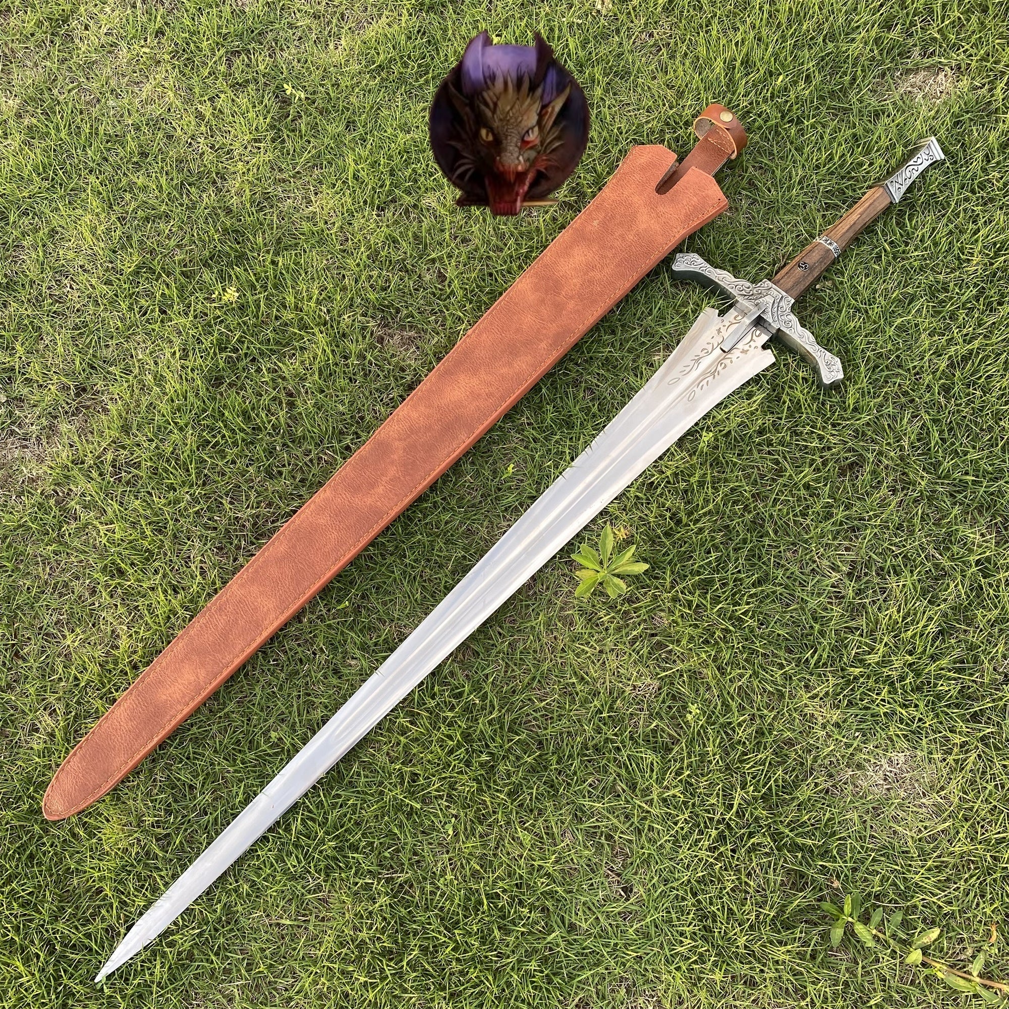 Life-size Replica Inspired By The Knight's Greatsword