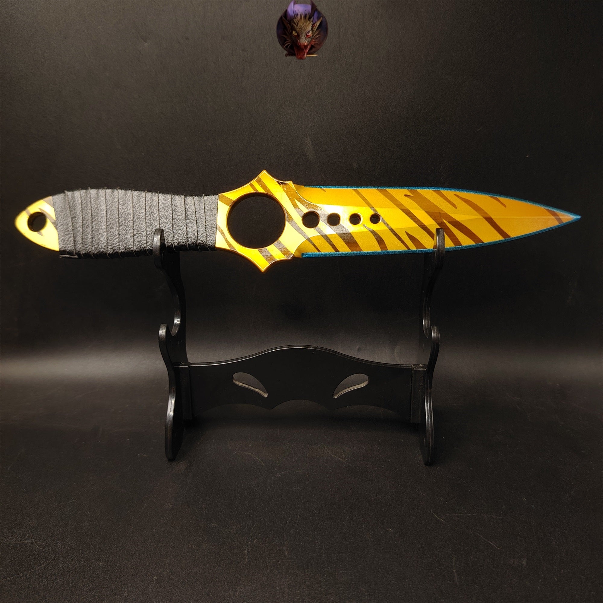 CS Game Skeleton Knife Tiger Tooth Skin Metal Replica