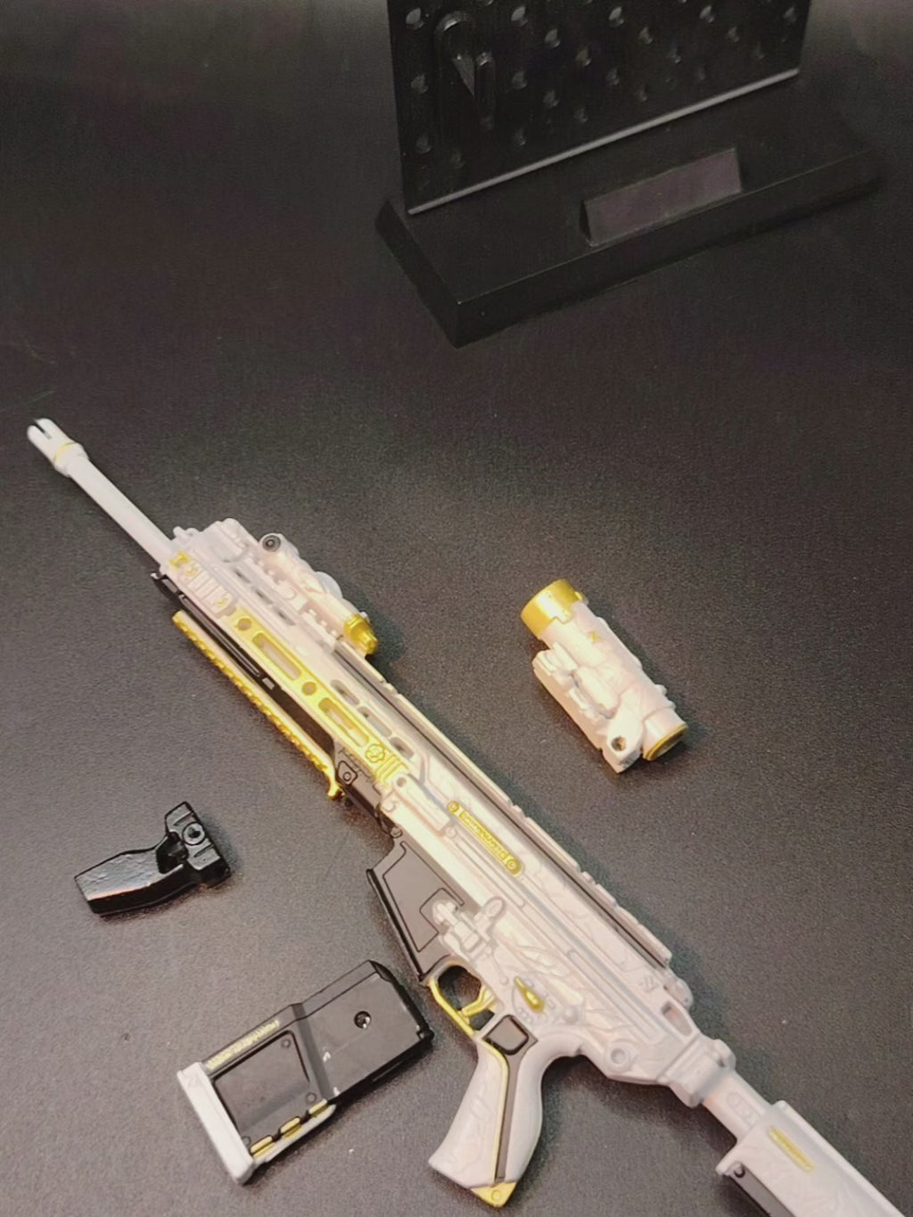 Delta Force Game Mercy M7 Battle Rifle Metal Tiny Gun