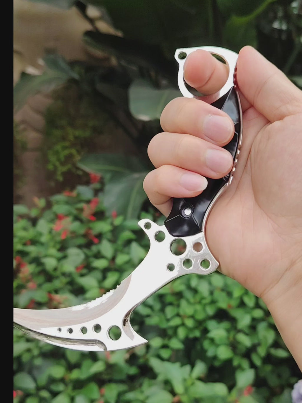 Re8 Metal Chris Karambit Metal Replica