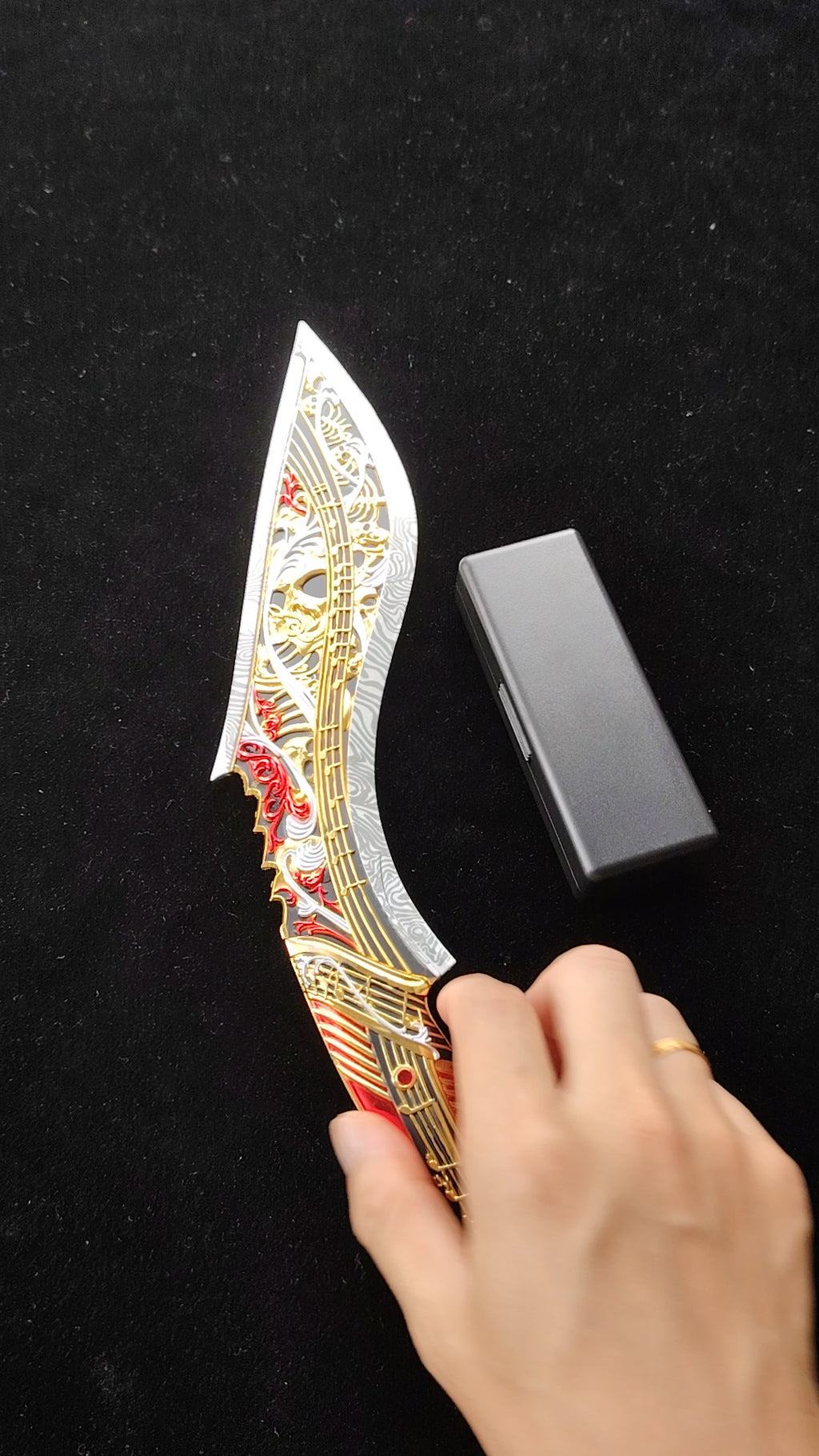 Delta Force Game Elegy Nepal Knife Metal Replica 35CM And Melodica